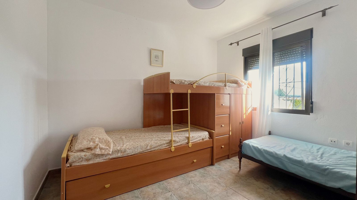 4 Bedroom Townhouse in Coín - Photo 26