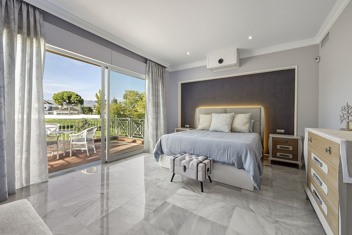 5 Bedroom Villa in San Pedro de Alcántara - Photo 20