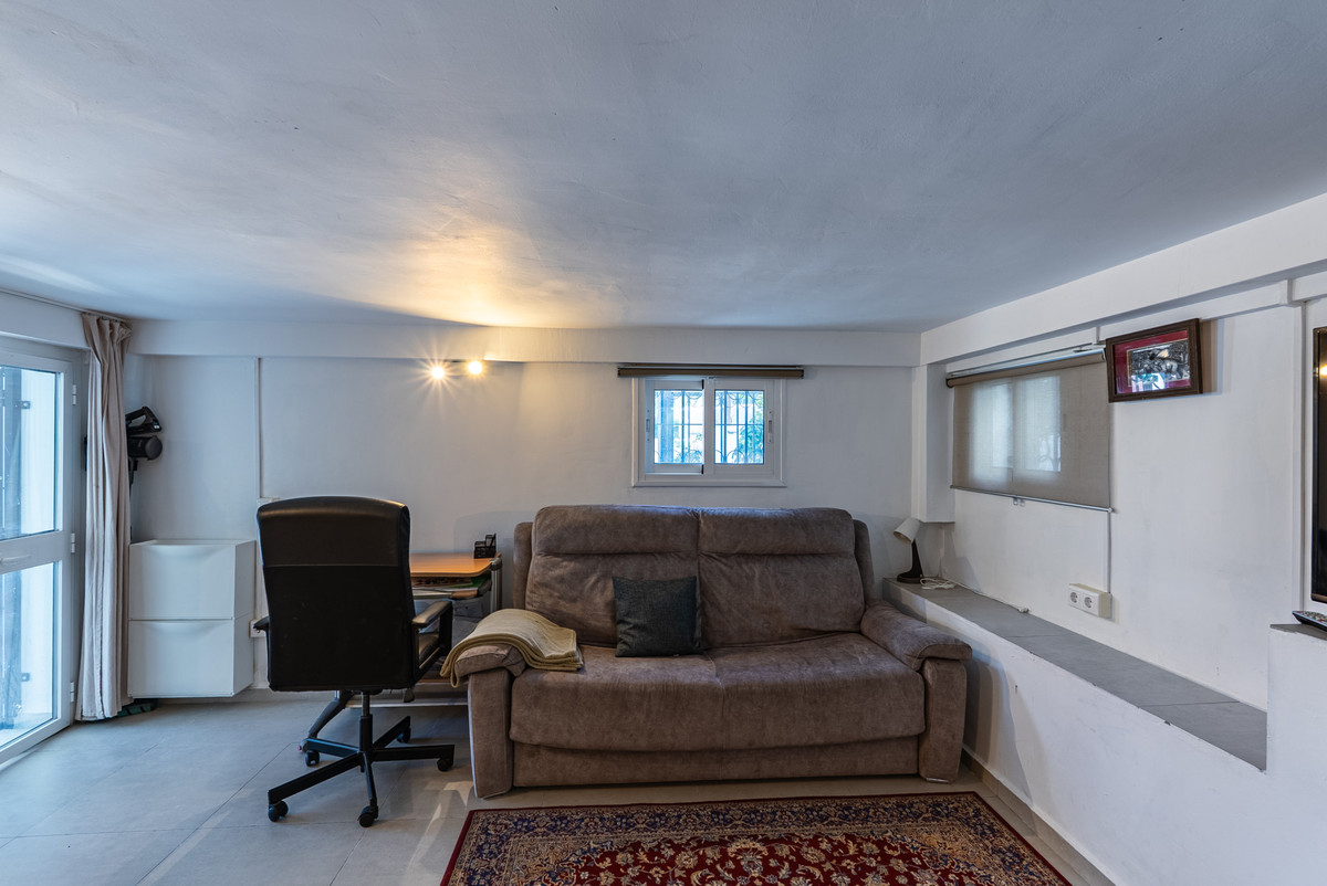 3 Bedroom Townhouse in Estepona - Photo 22