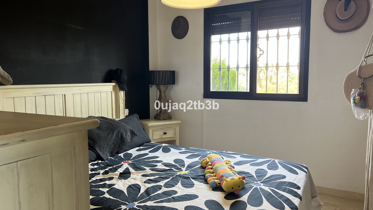 2 Bedroom Apartment in Estepona - Photo 12