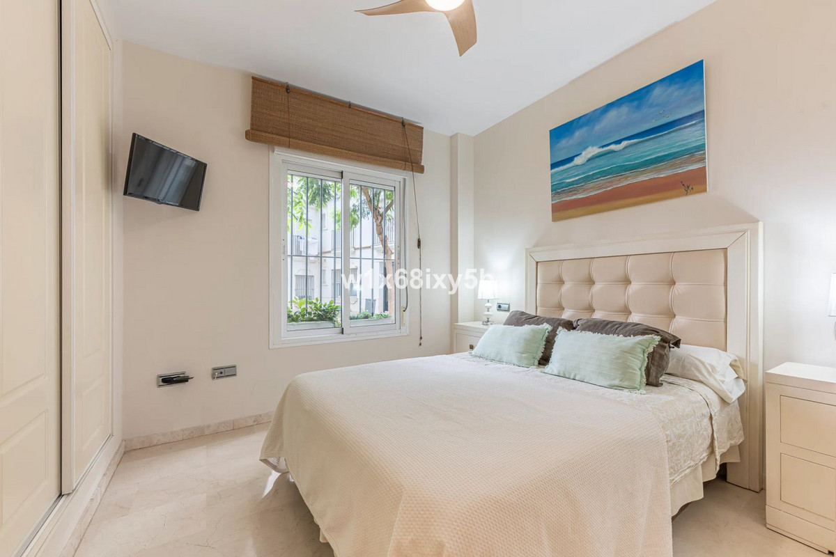 1 Bedroom Apartment in Estepona - Photo 18