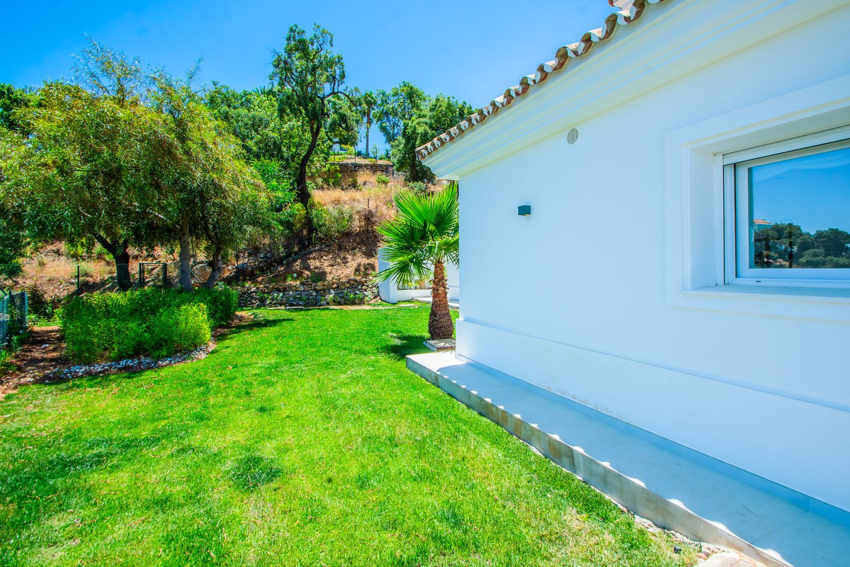 4 Bedroom Villa in Marbella - Photo 36