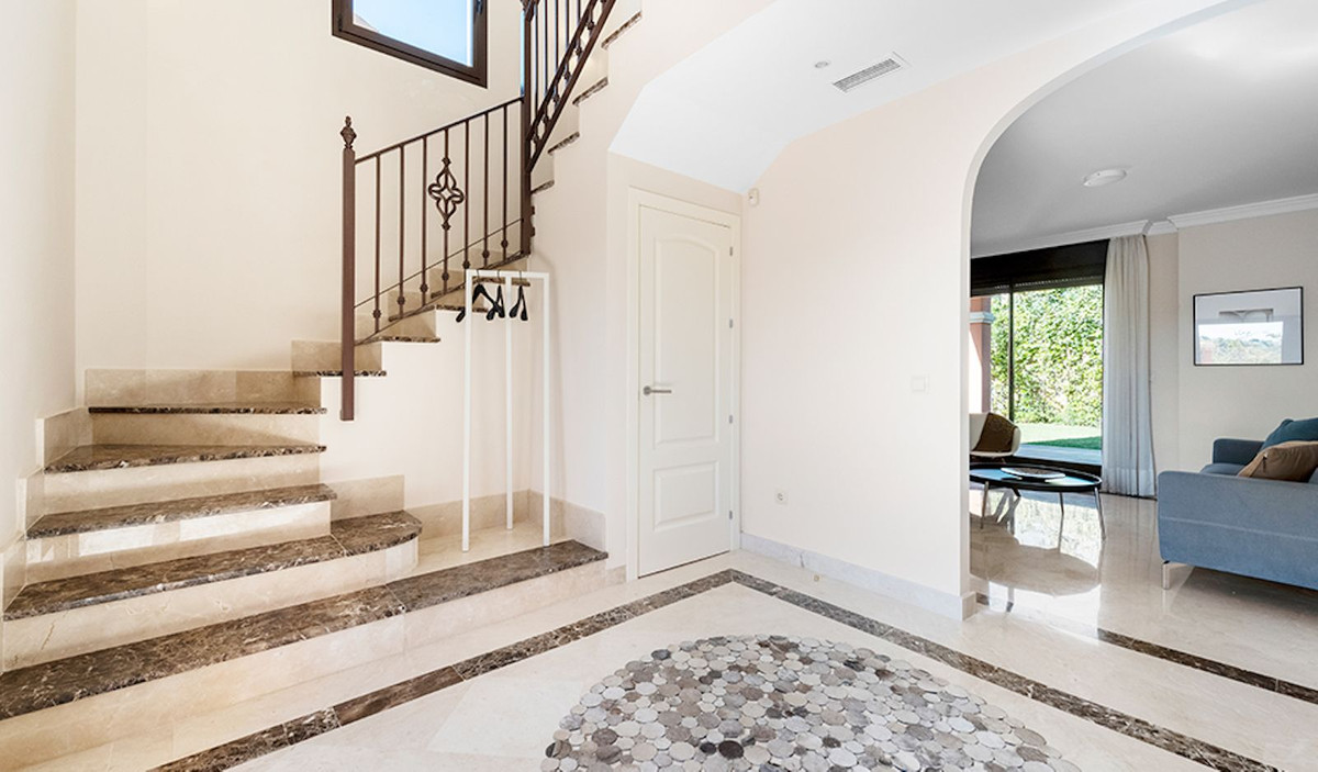 4 Bedroom Villa in Estepona - Photo 4