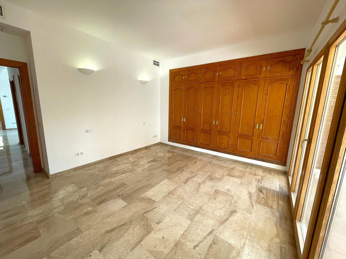 5 Bedroom Villa in Mijas - Photo 28
