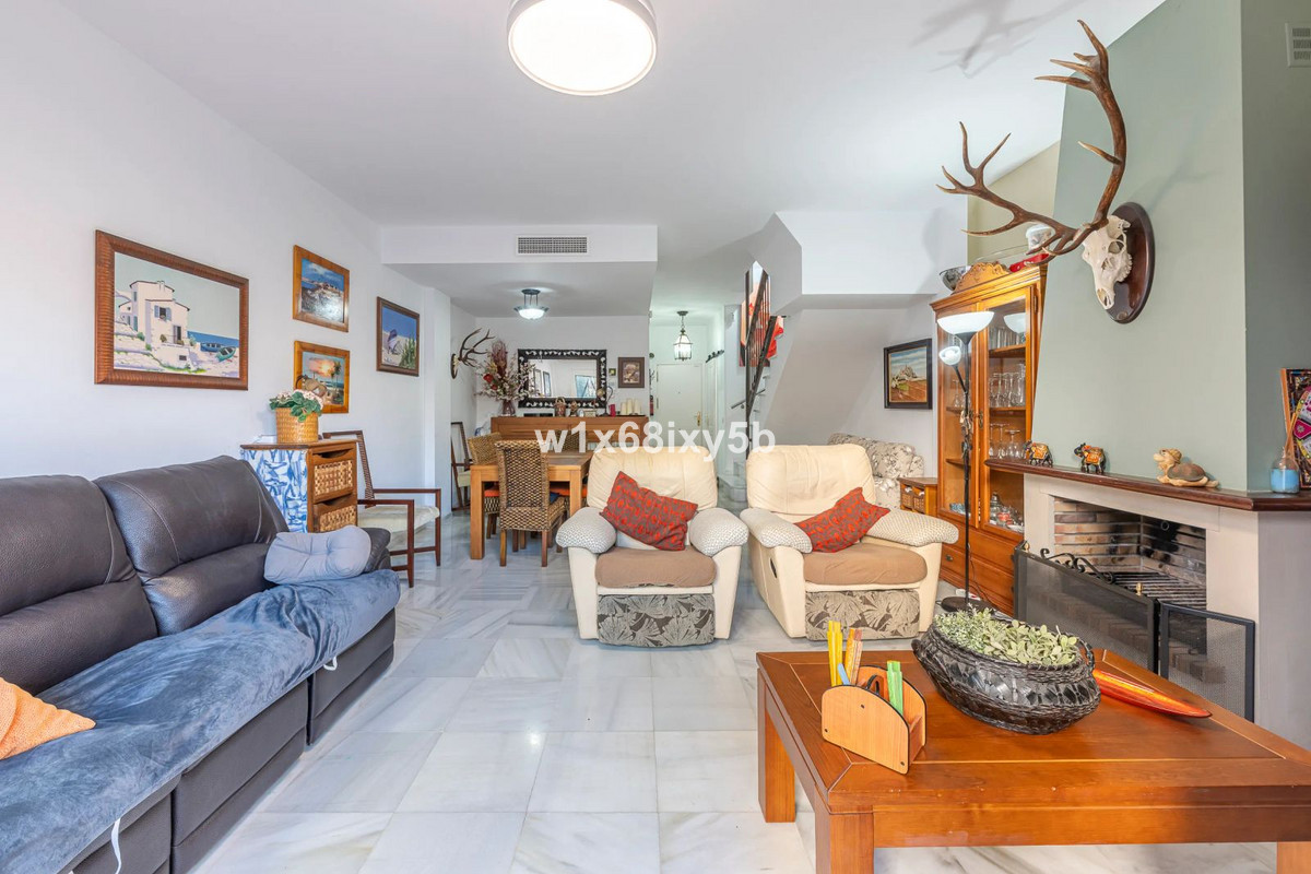 3 Bedroom Townhouse in Estepona - Фото 4