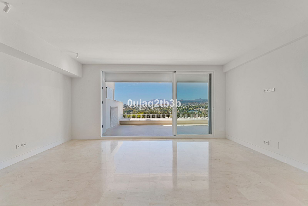 3 Bedroom Apartment in Marbella - Photo 7