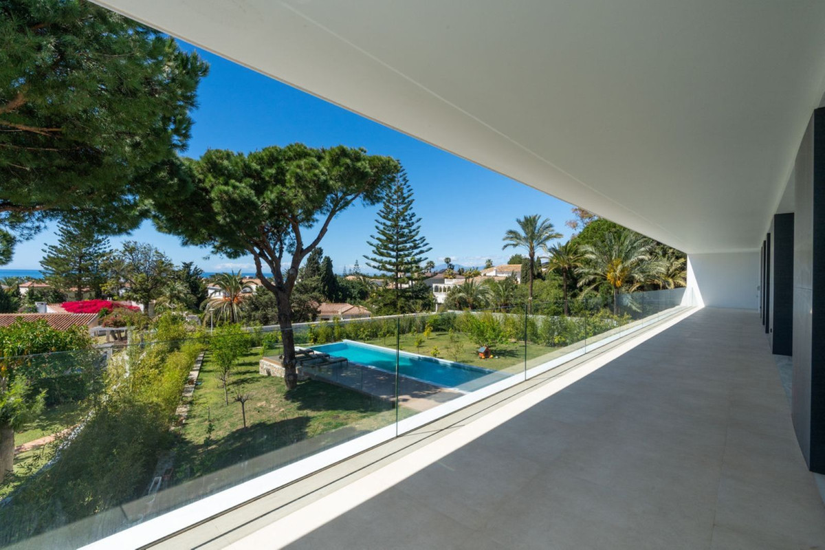 6 Bedroom Villa in Marbella - Photo 33