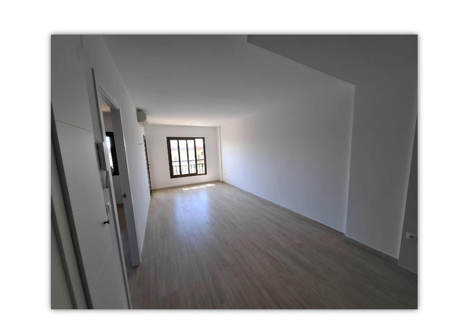 1 Bedroom Apartment in Fuengirola - Photo 4