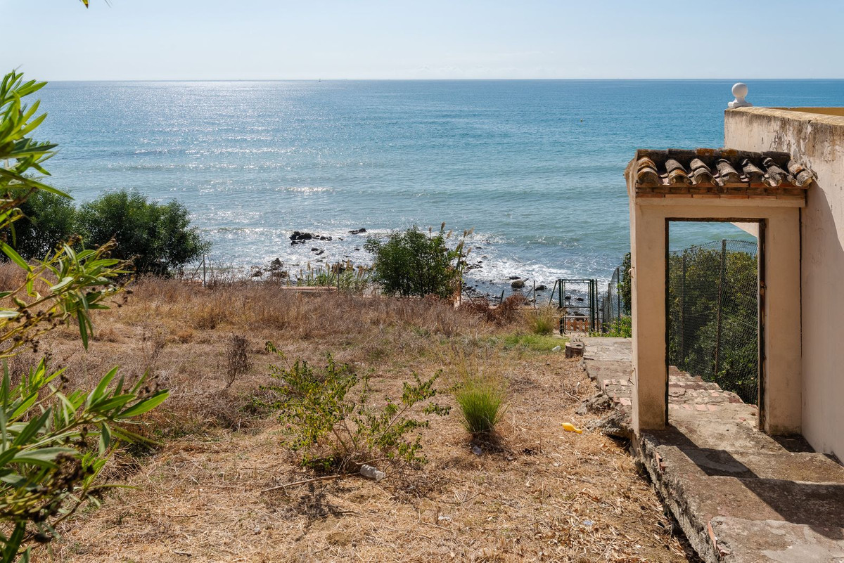 4 Bedroom Villa in Estepona - Photo 15