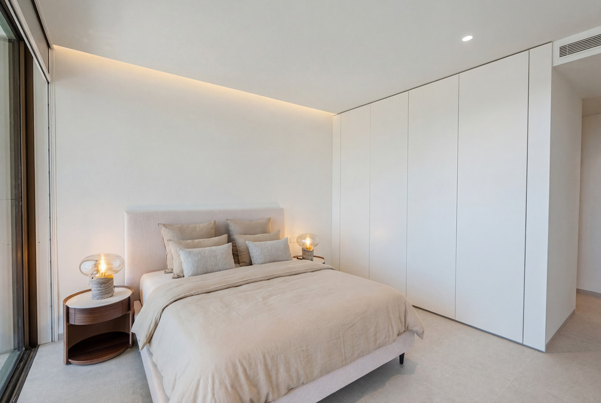 4 Bedroom Apartment in Benahavís - Photo 14