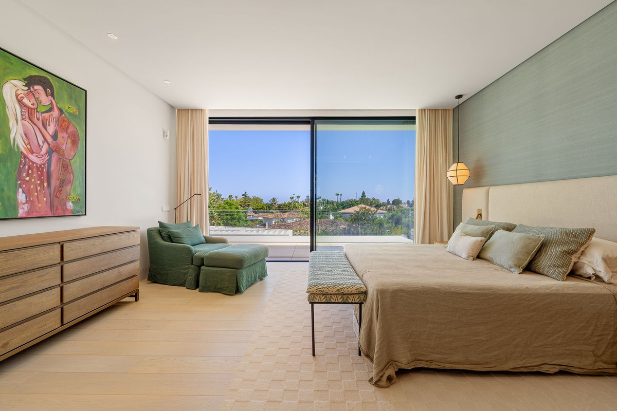 6 Bedroom Villa in San Pedro de Alcántara - Photo 47