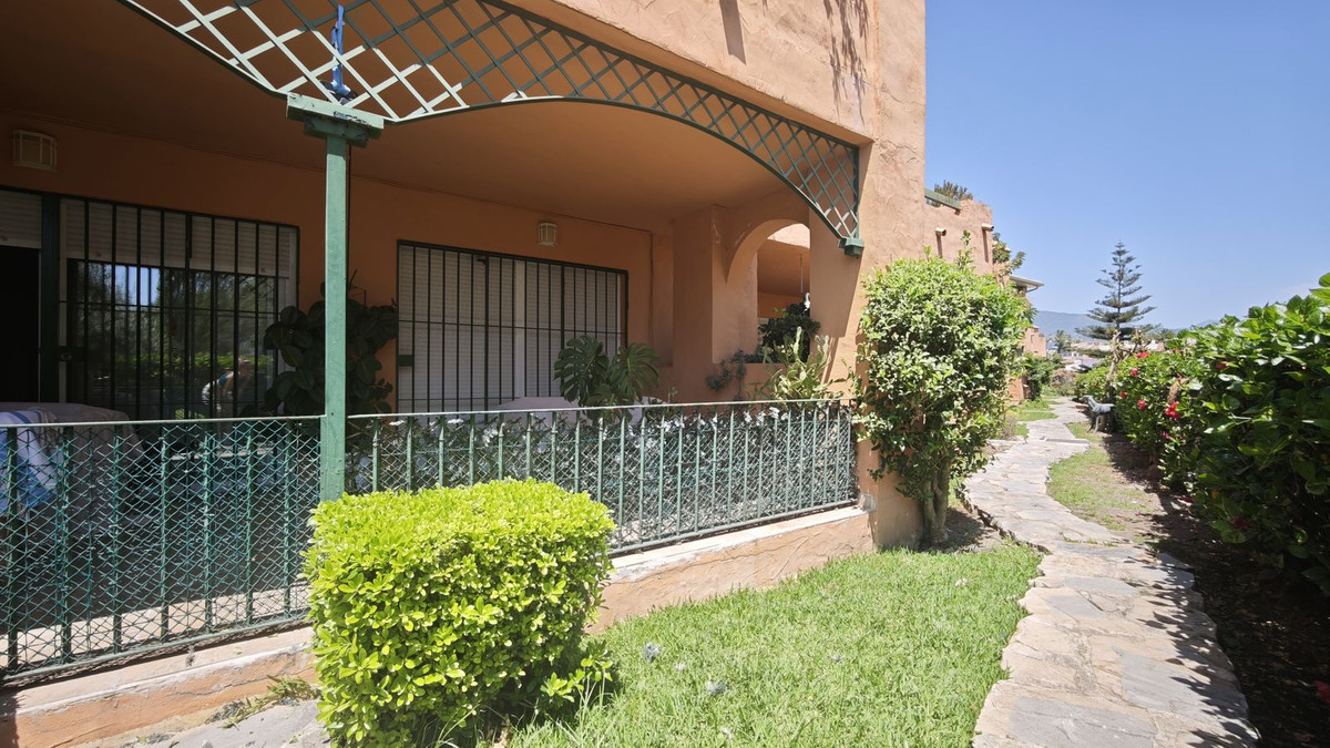 2 Bedroom Apartment in San Pedro de Alcántara - Photo 3