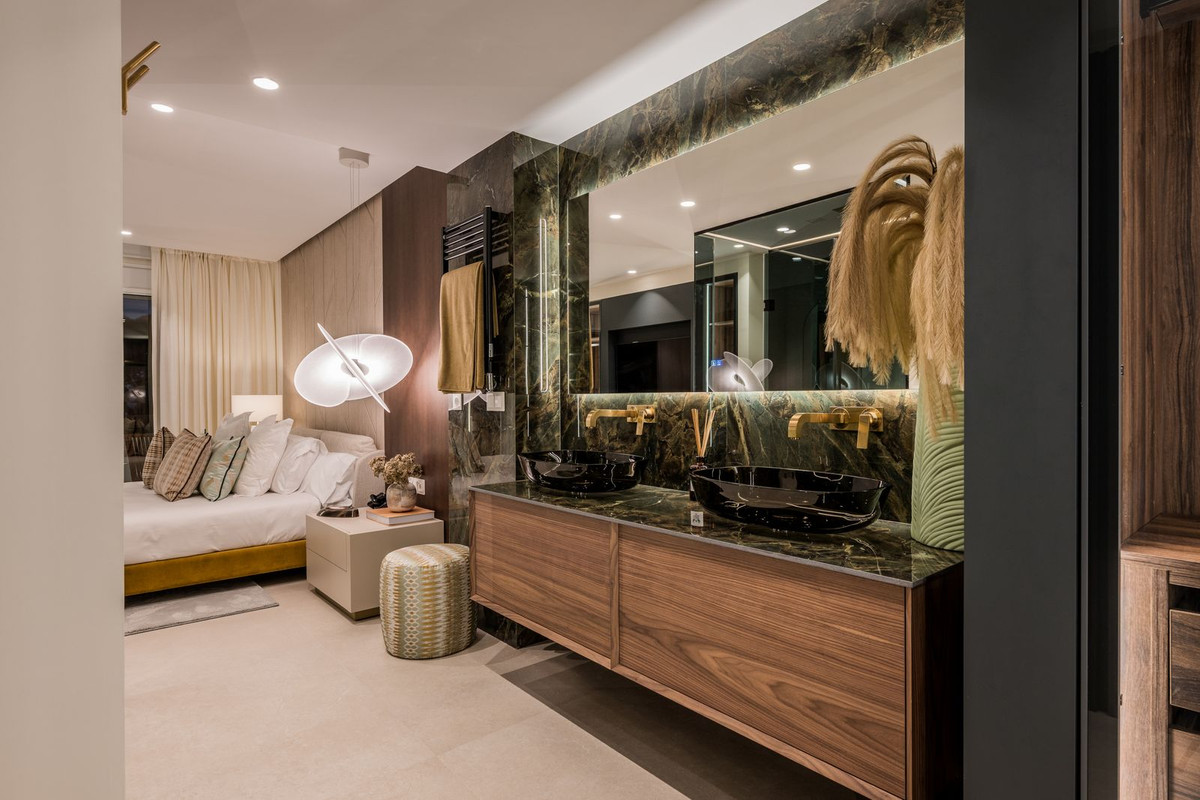 3 Bedroom Apartment in Marbella - Photo 26