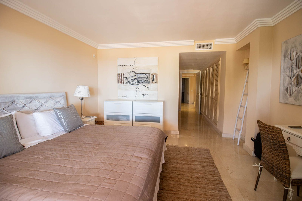 2 Bedroom Apartment in Marbella - Photo 23