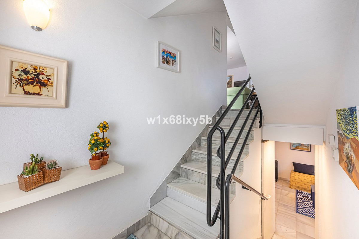 2 Bedroom Townhouse in Estepona - Photo 3