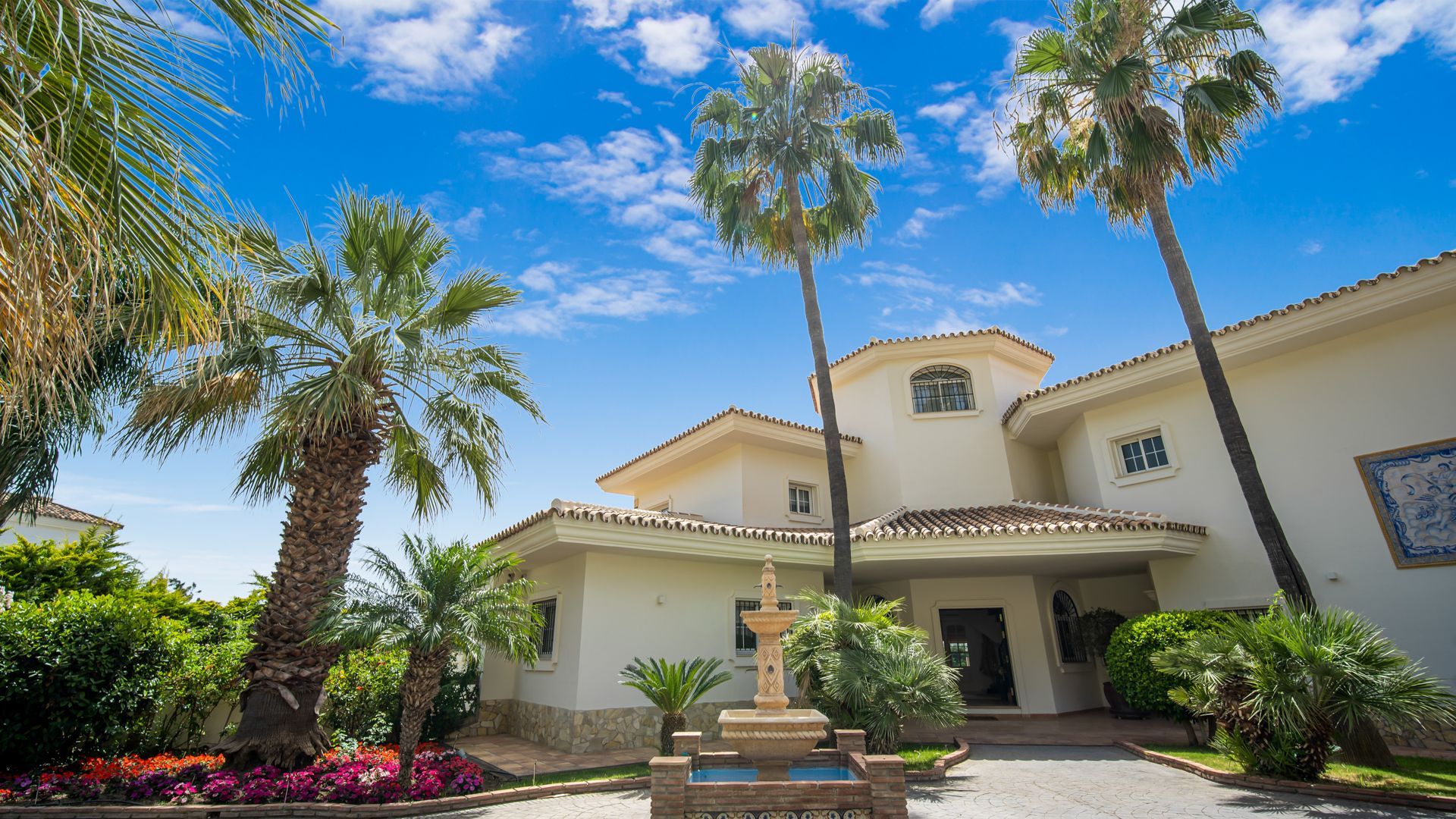 6 Bedroom Villa in Estepona - Photo 3