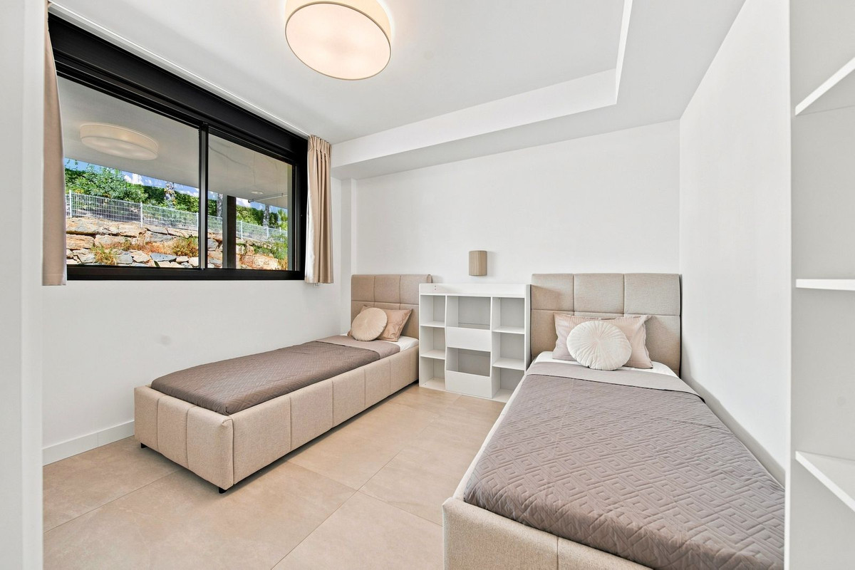 2 Bedroom Apartment in Fuengirola - Photo 15