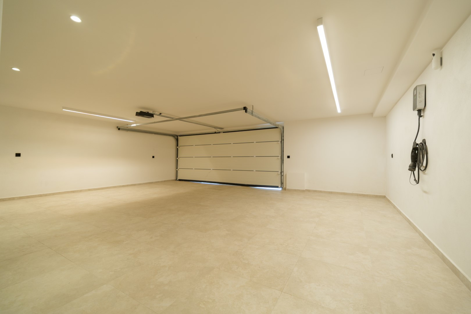 4 Bedroom Villa in Marbella - Photo 35