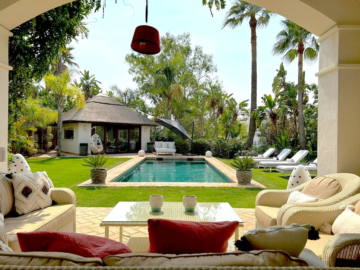 4 Bedroom Villa in Estepona - Photo 4