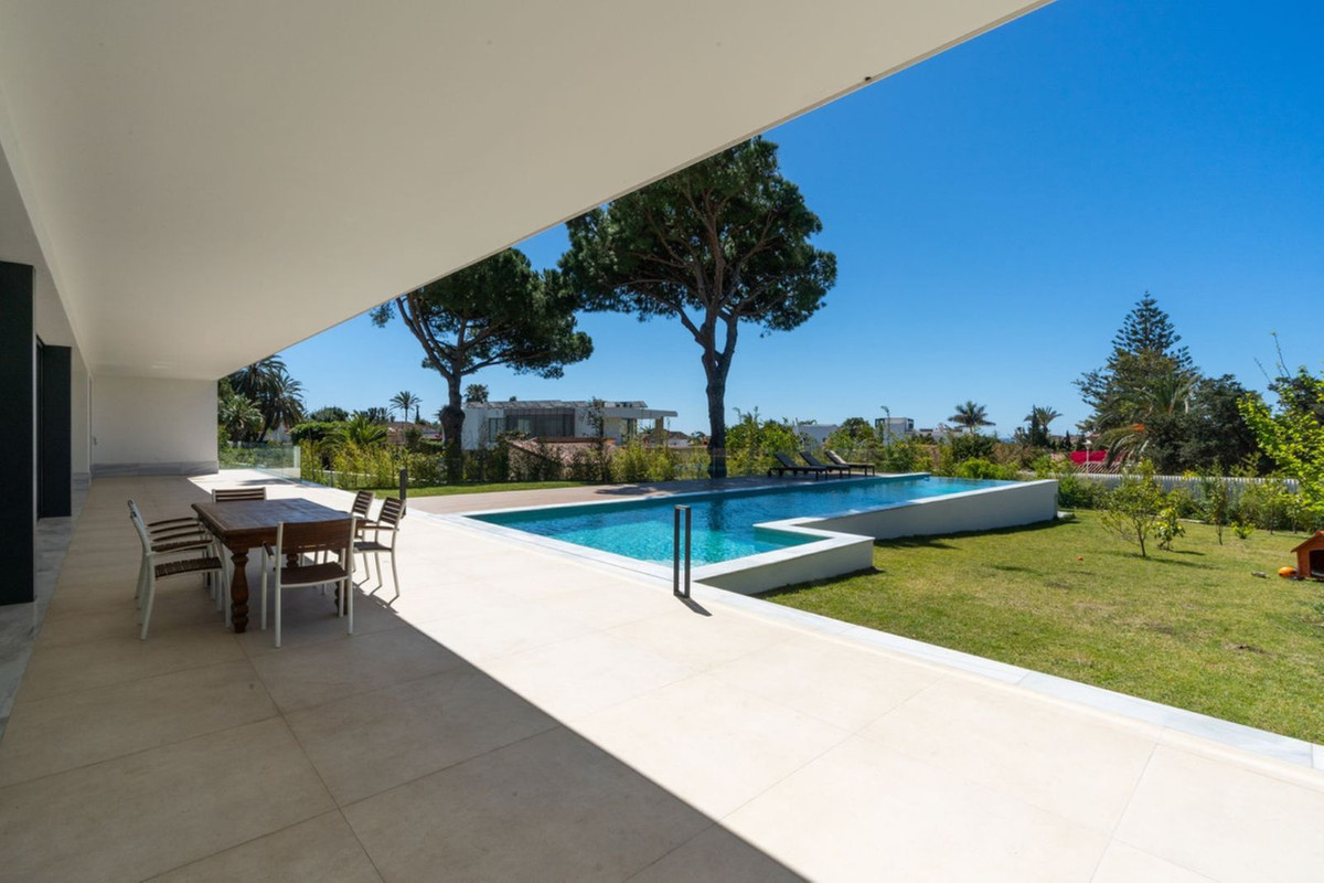 6 Bedroom Villa in Marbella - Photo 13
