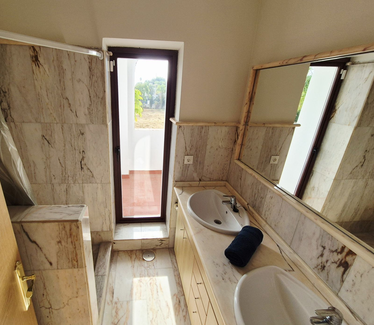 4 Bedroom Villa in San Pedro de Alcántara - Photo 40