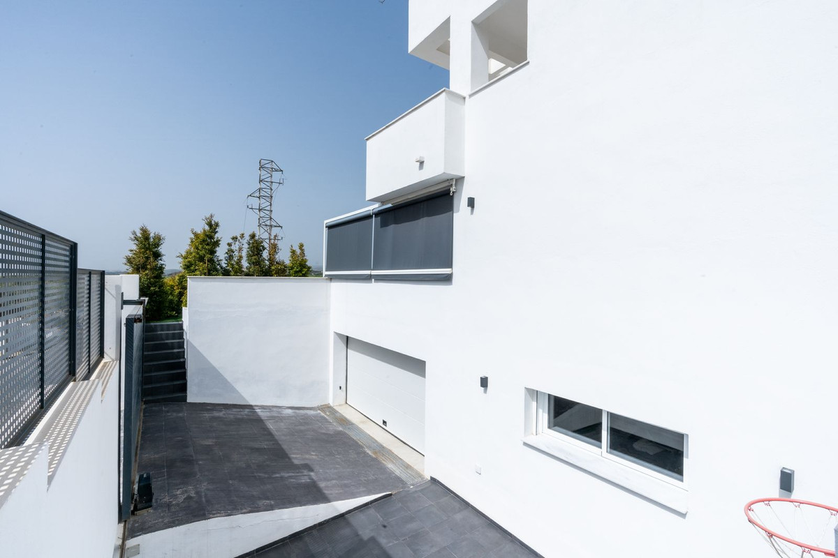 3 Bedroom Villa in Estepona - Photo 51
