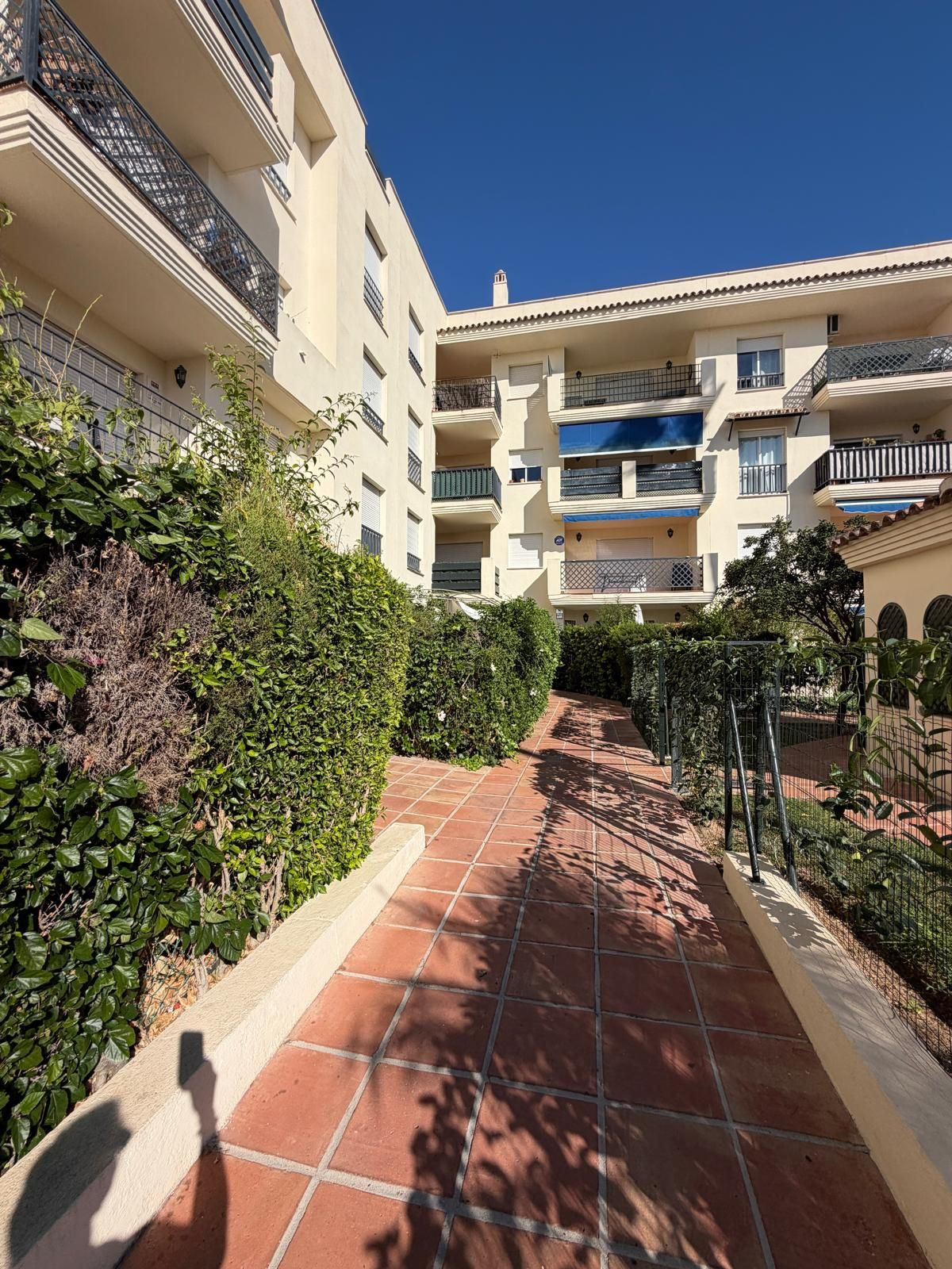 2 Bedroom Apartment in Marbella - Photo 2