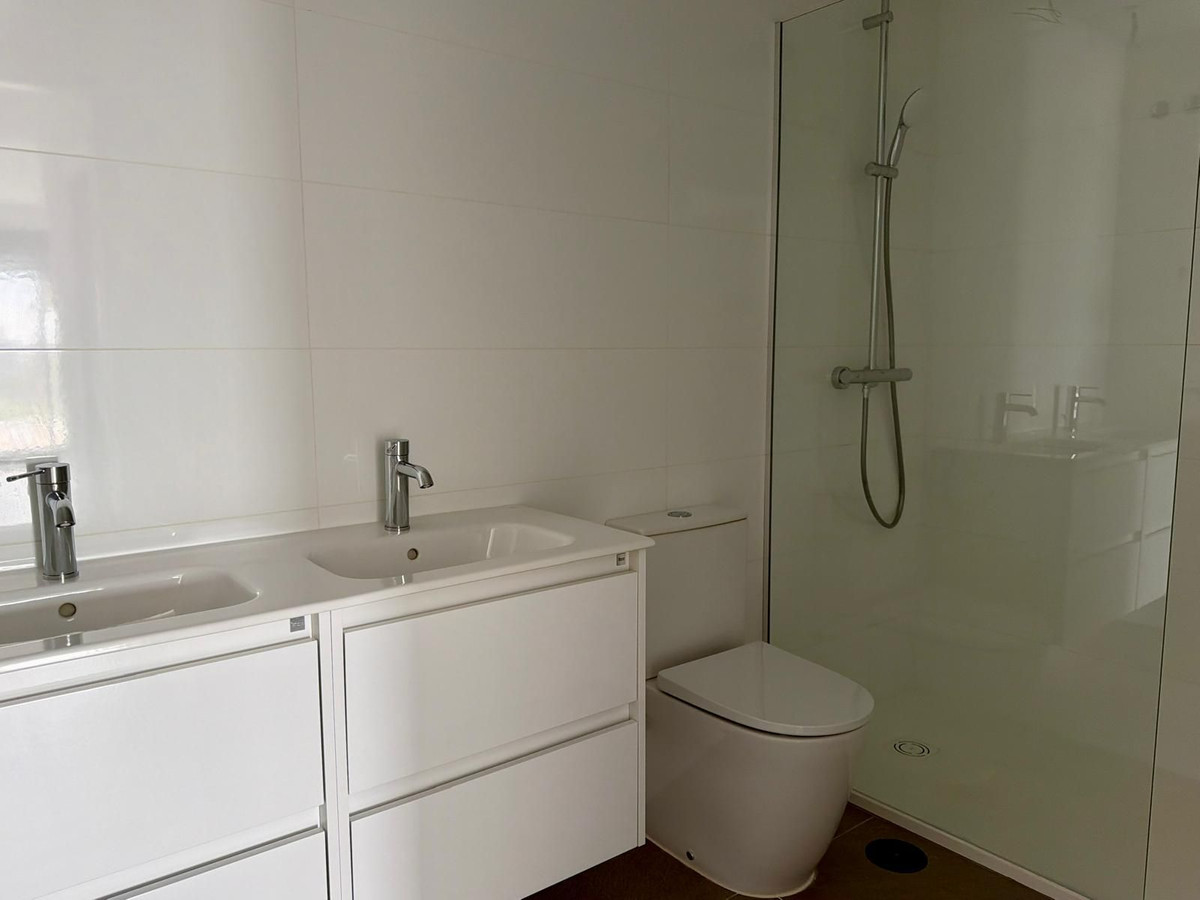 2 Bedroom Apartment in Mijas - Photo 17