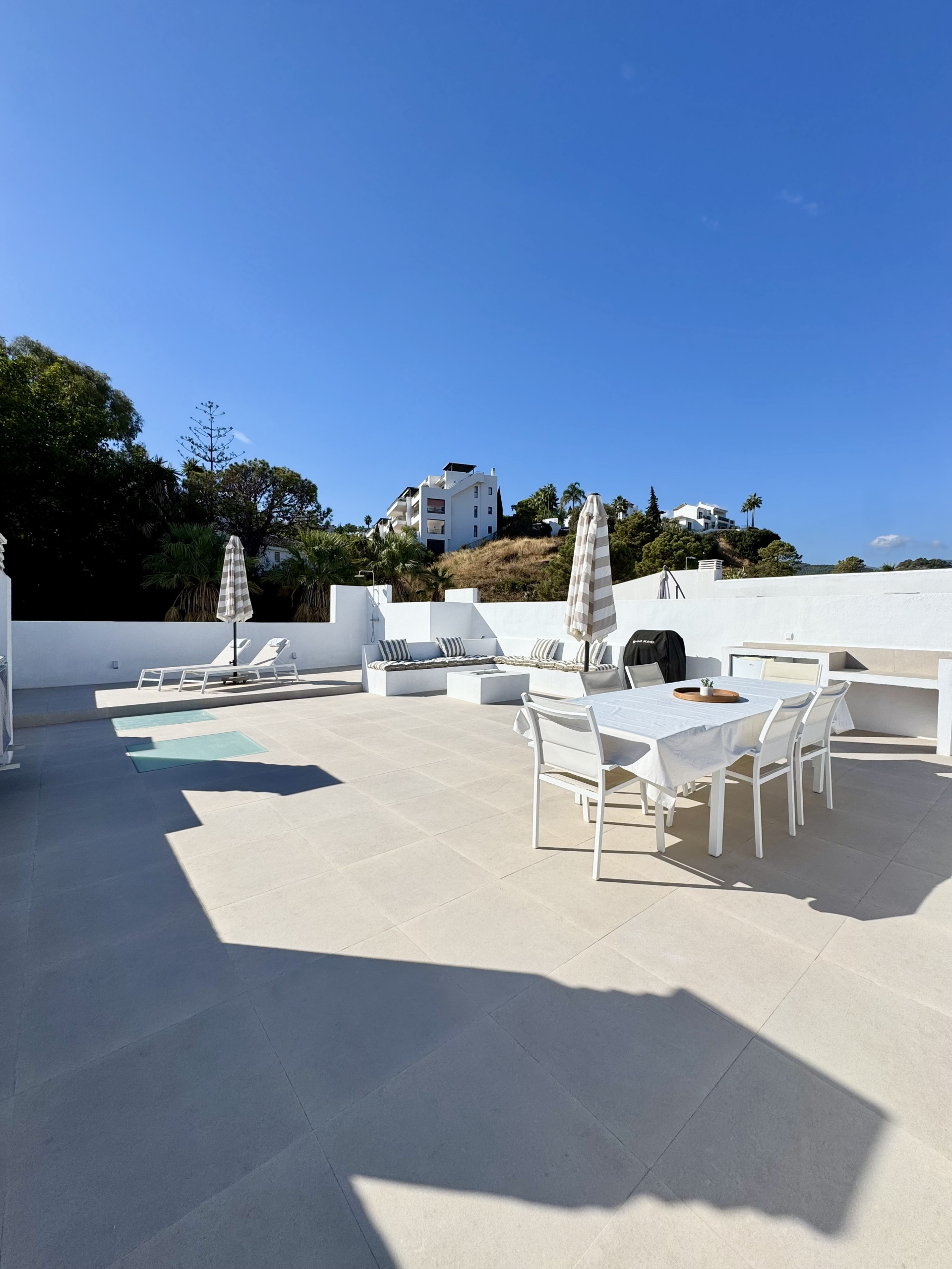 3 Bedroom Penthouse in Benahavís - Photo 25