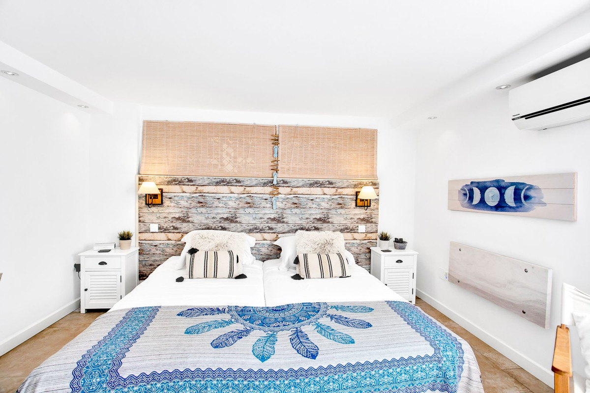 6 Bedroom Villa in Marbella - Photo 24