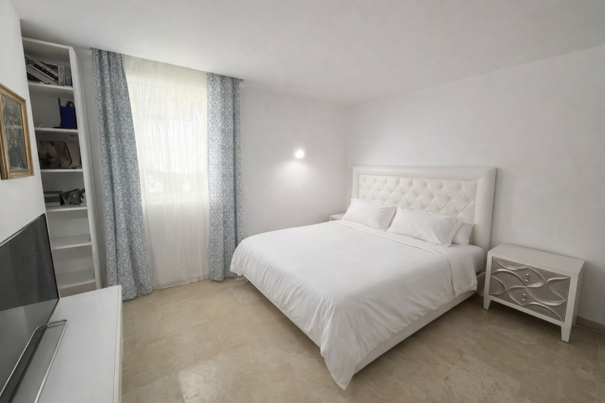 2 Bedroom Apartment in Benahavís - Foto 9