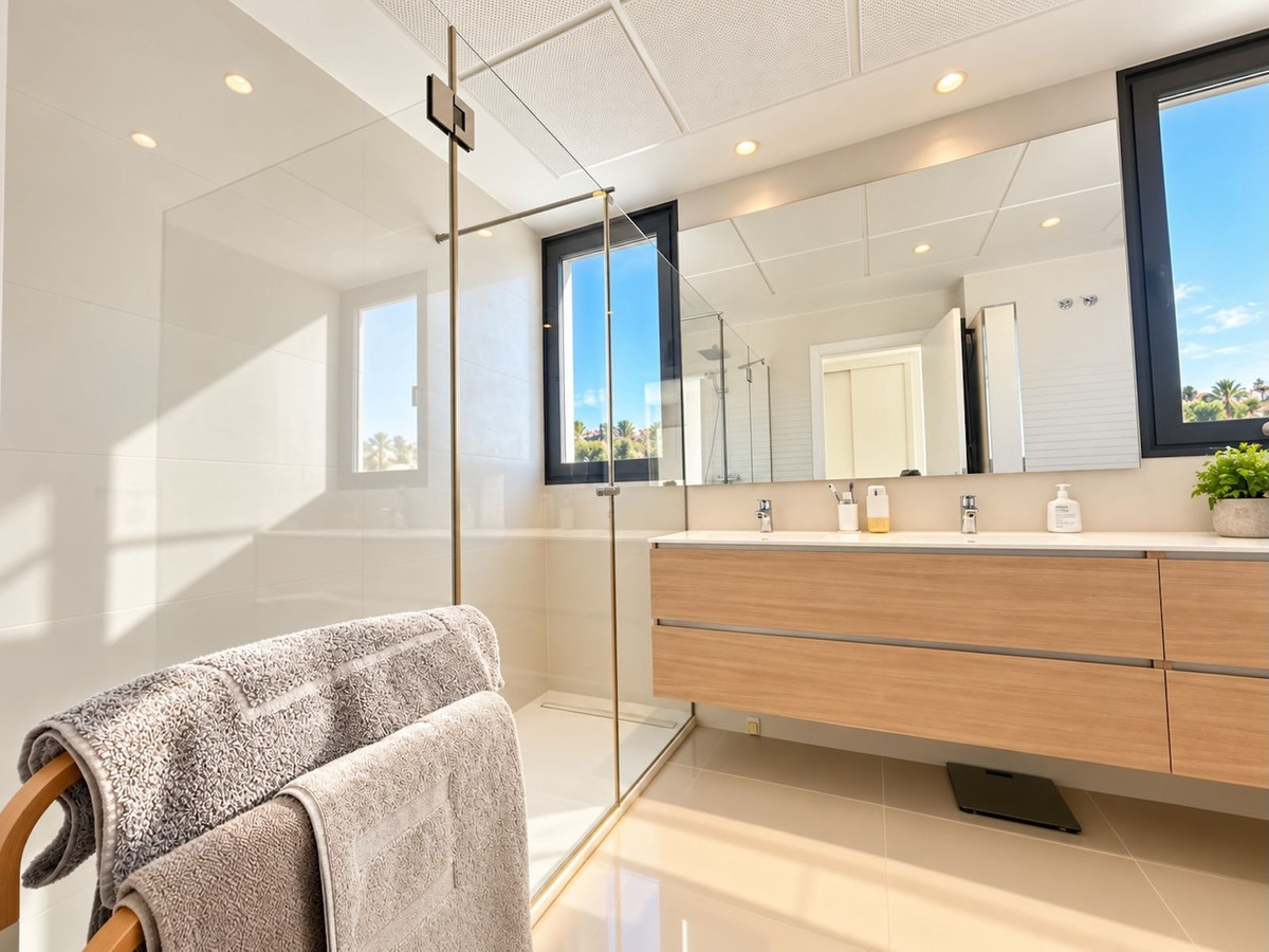 3 Bedroom Penthouse in Benahavís - Photo 8