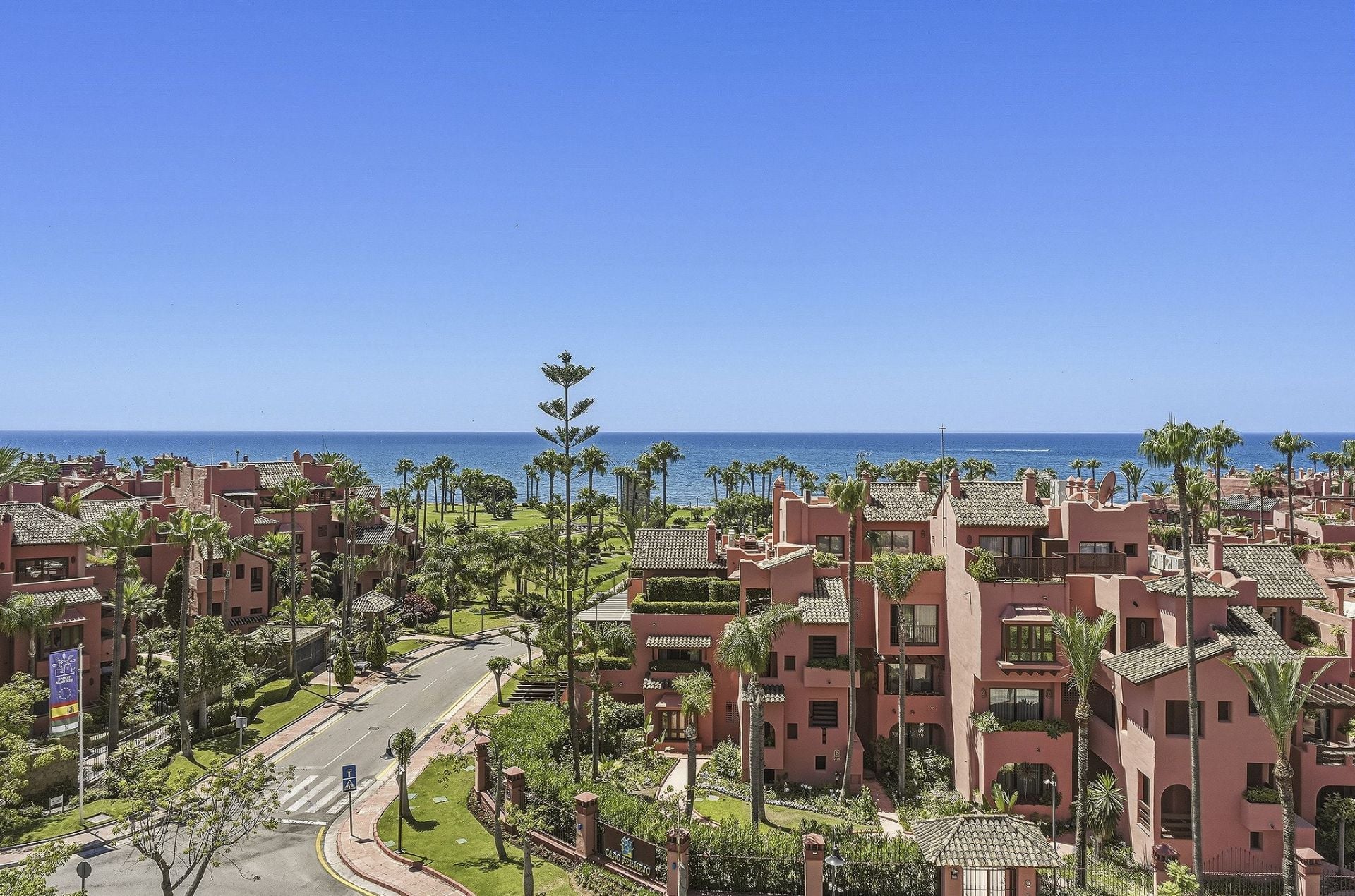 3 Bedroom Penthouse in Estepona - Photo 12