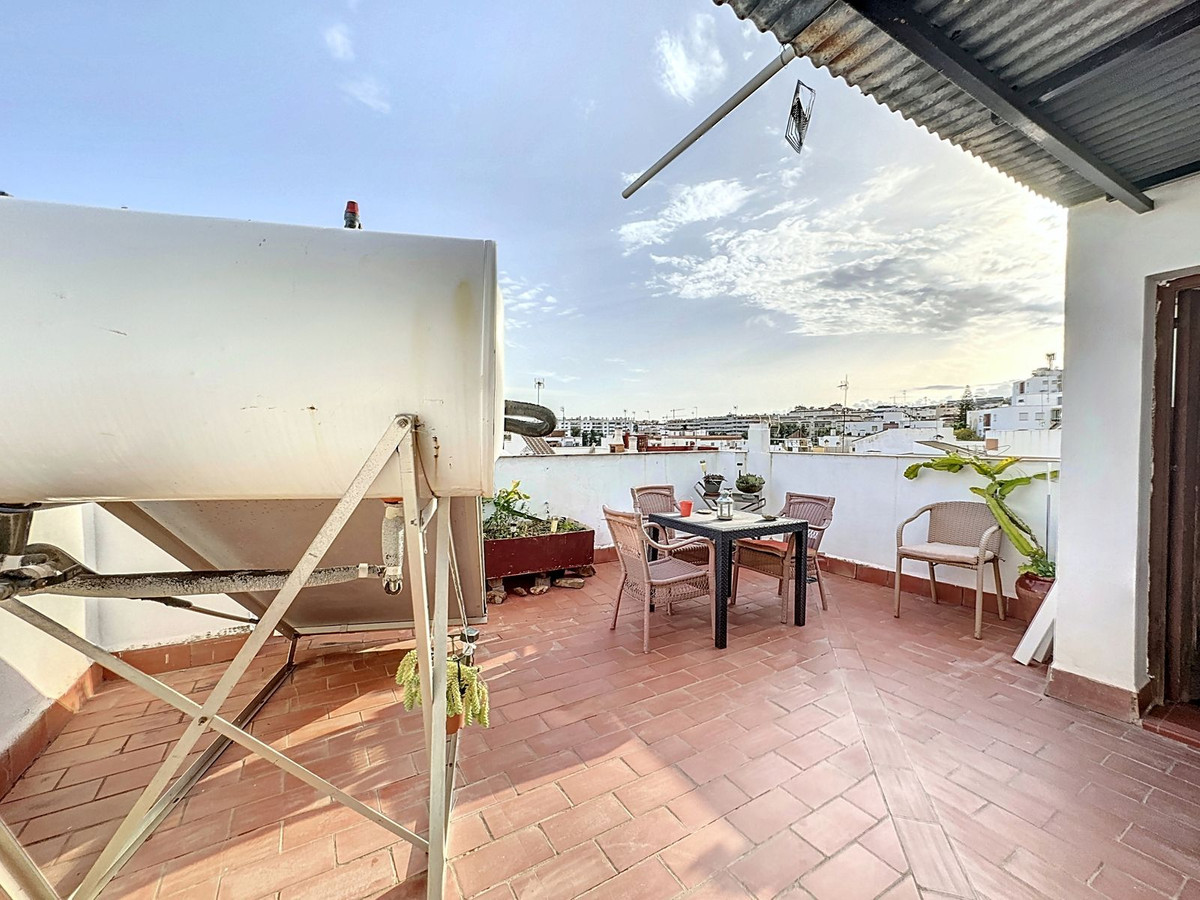 5 Bedroom Villa in Estepona - Photo 34