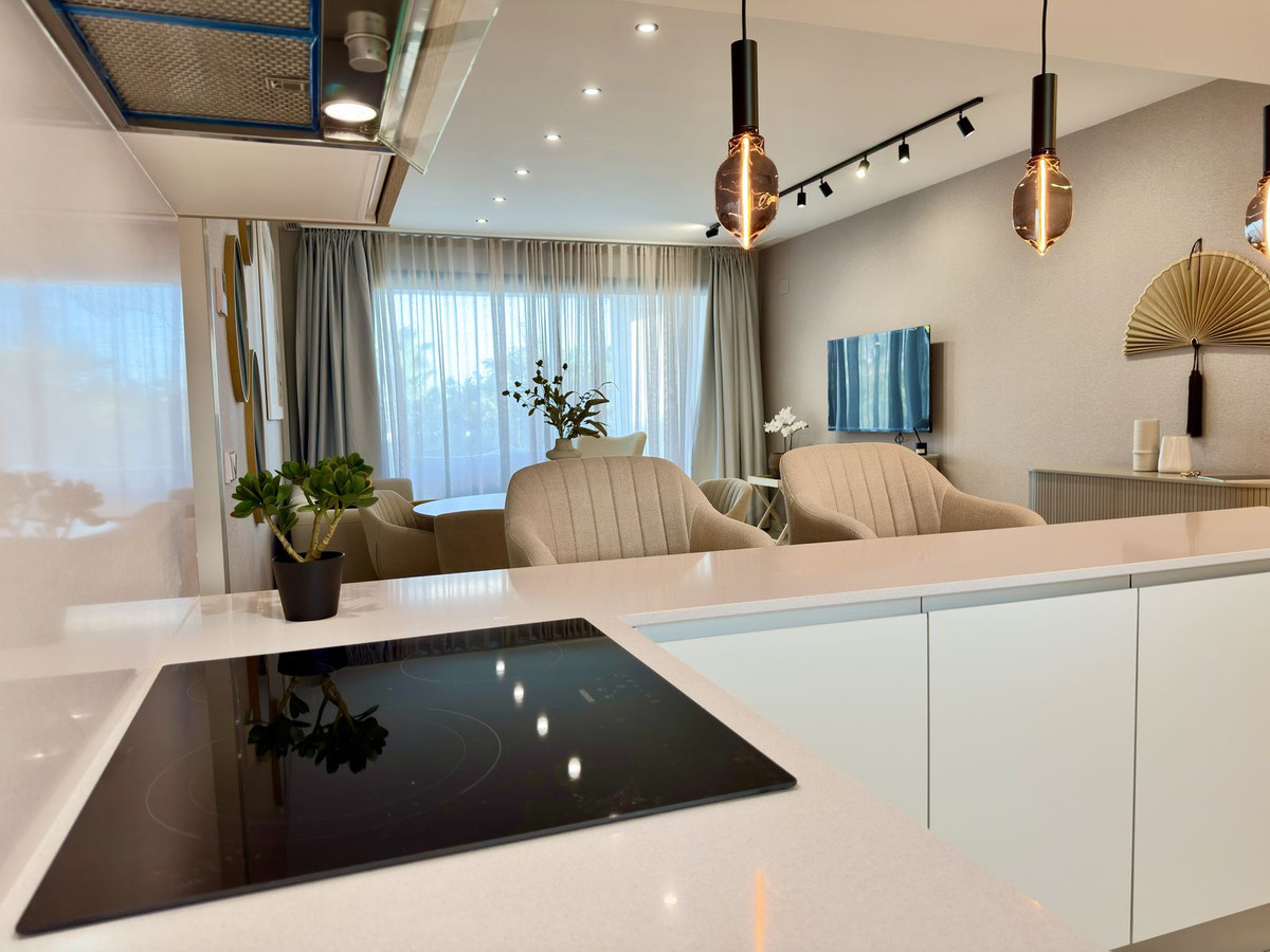2 Bedroom Apartment in Estepona - Photo 14