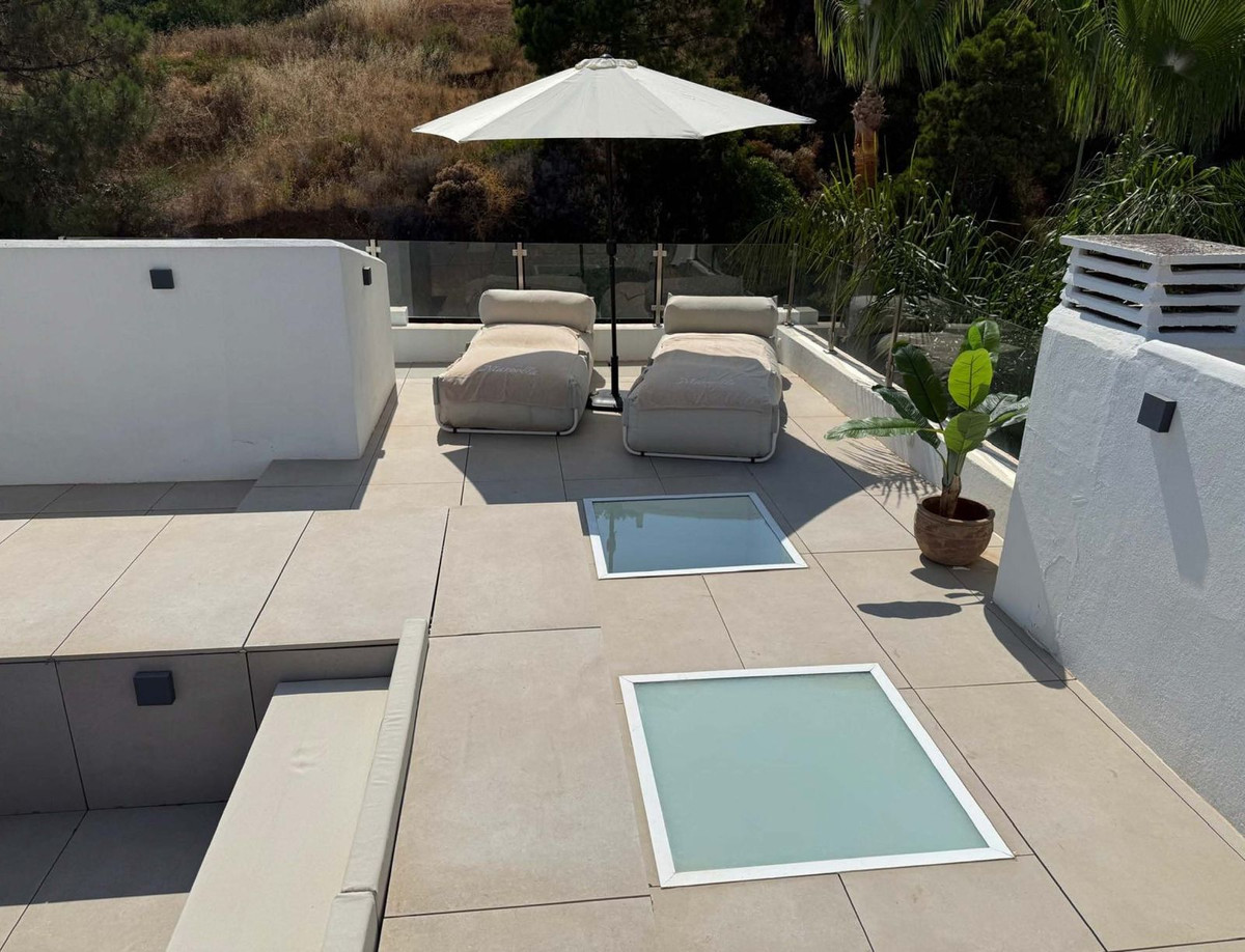 2 Bedroom Penthouse in Benahavís - Photo 14