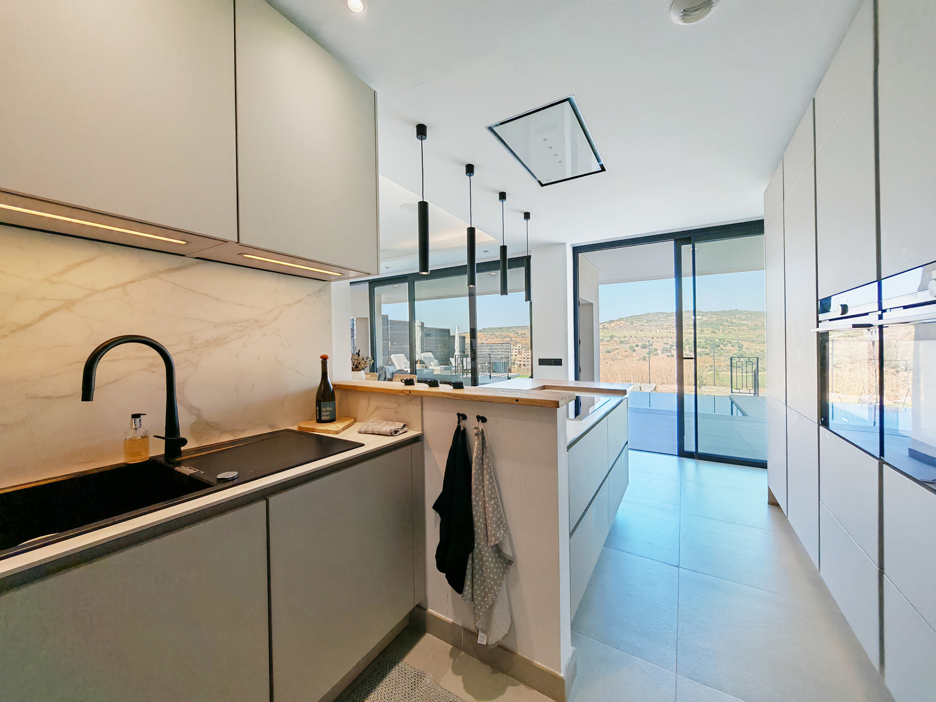 4 Bedroom Villa in Estepona - Photo 11