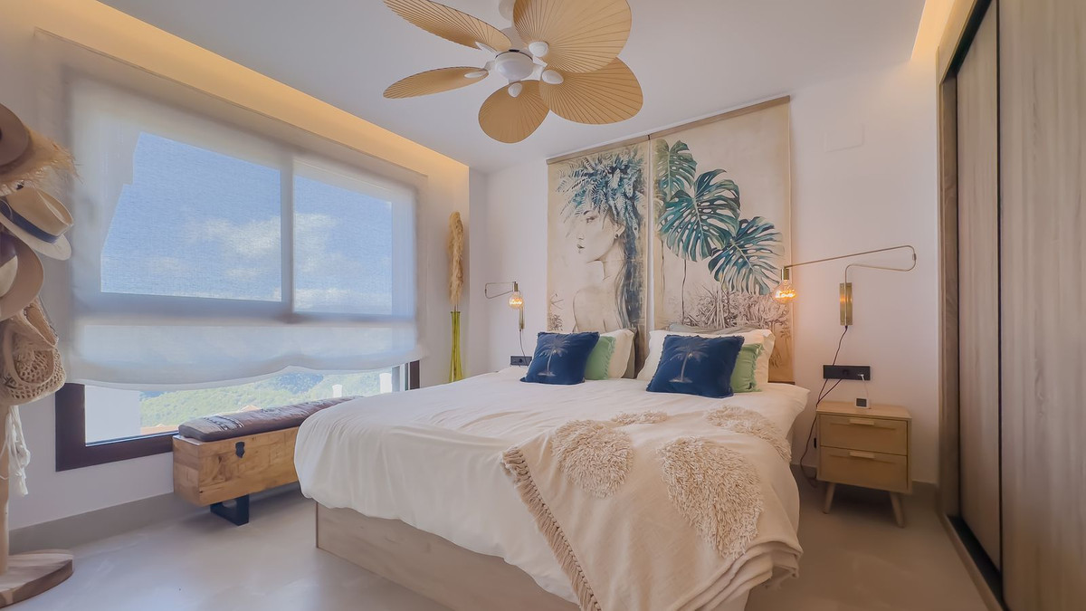 3 Bedroom Penthouse in Istán - Photo 45