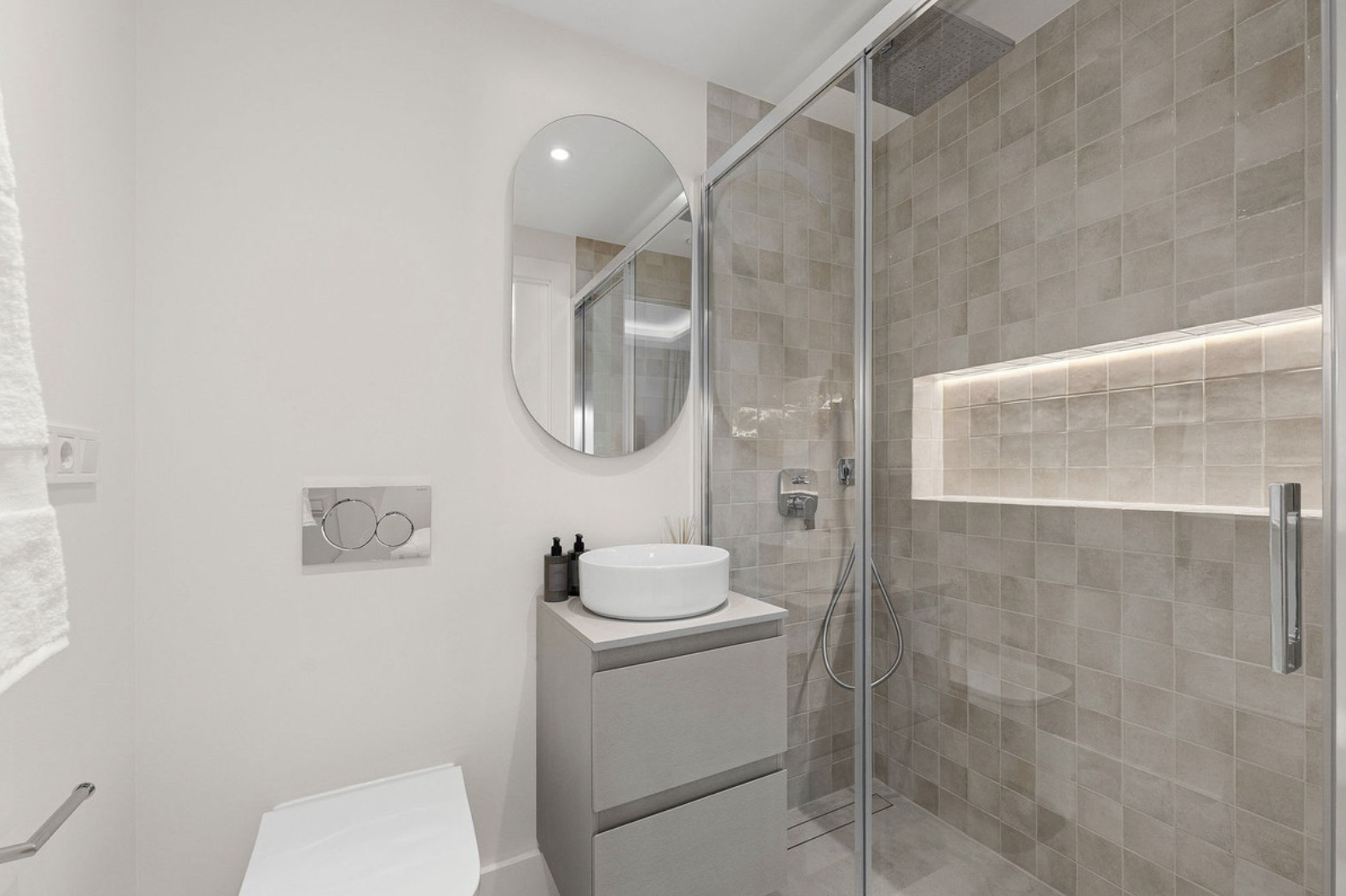 4 Bedroom Townhouse in Benahavís - Photo 28