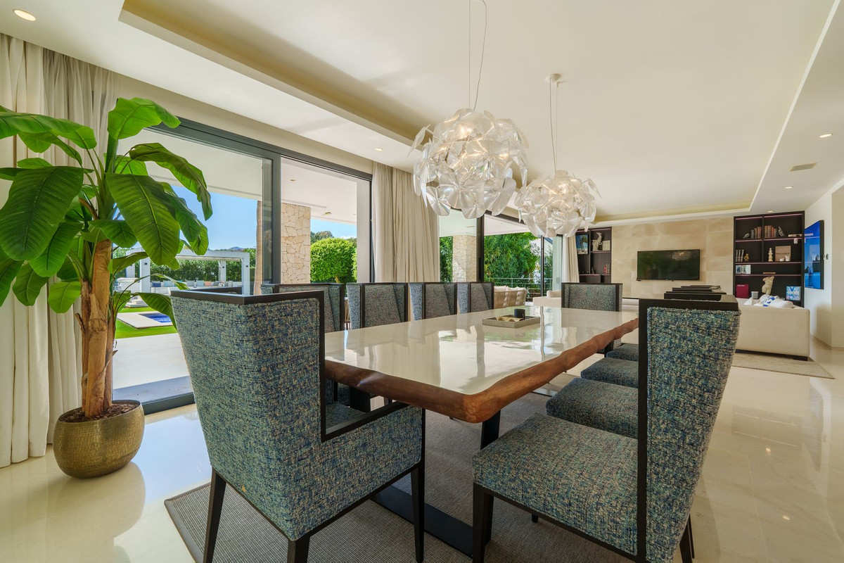 6 Bedroom Villa in Marbella - Photo 24