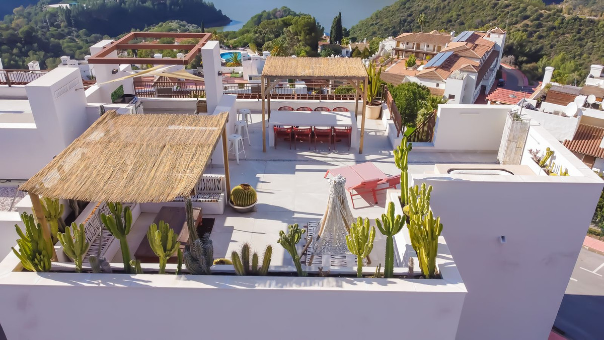 3 Bedroom Penthouse in Istán - Photo 10