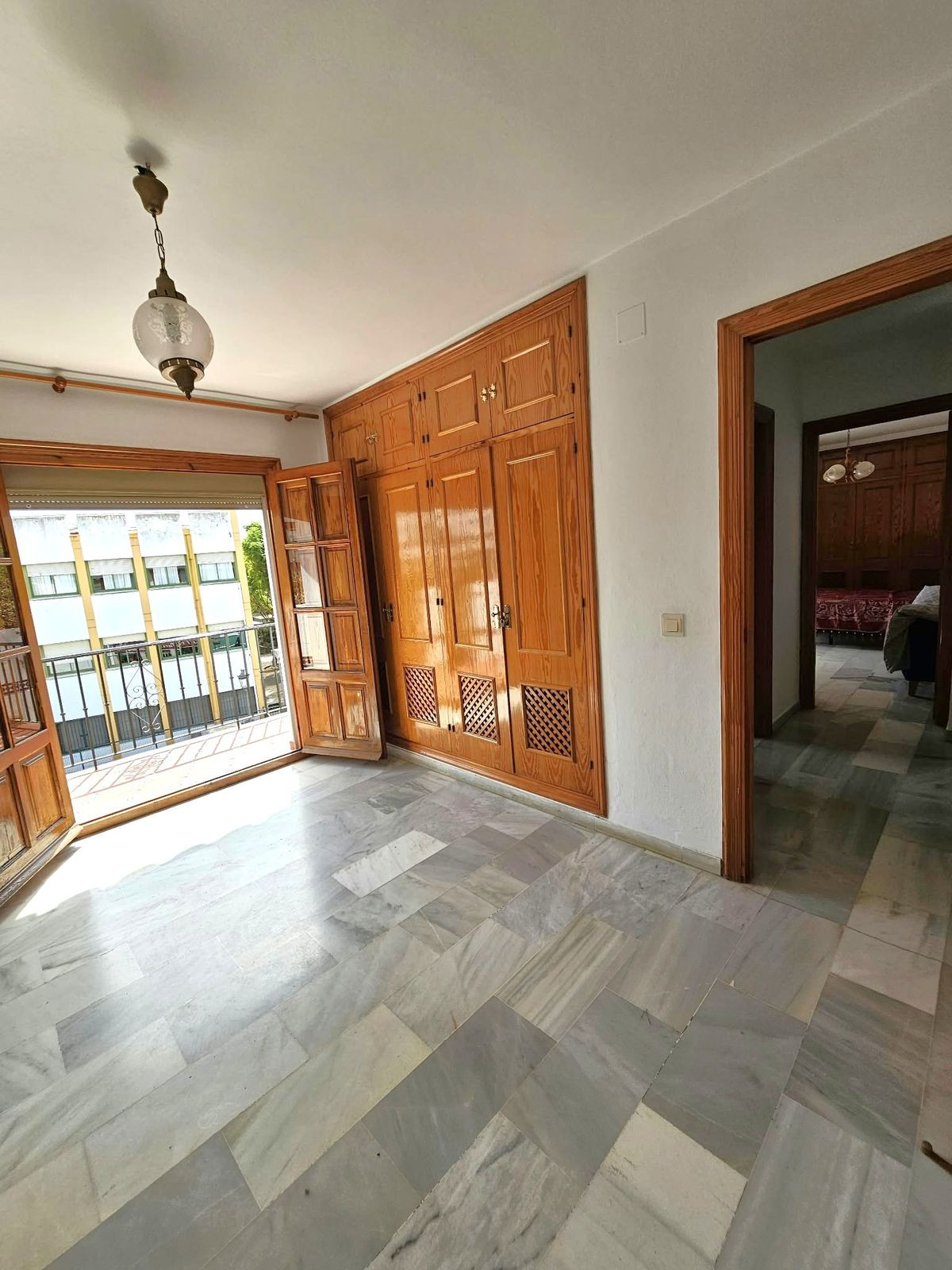 5 Bedroom Villa in Estepona - Photo 6