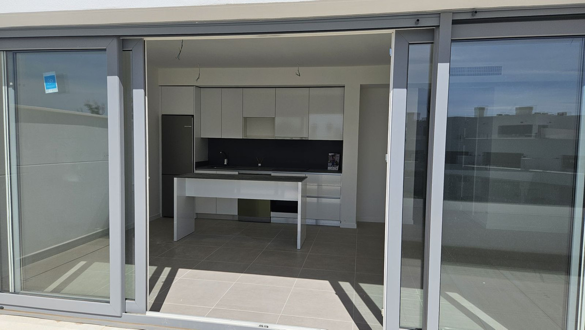 2 Bedroom Apartment in Estepona - Photo 9