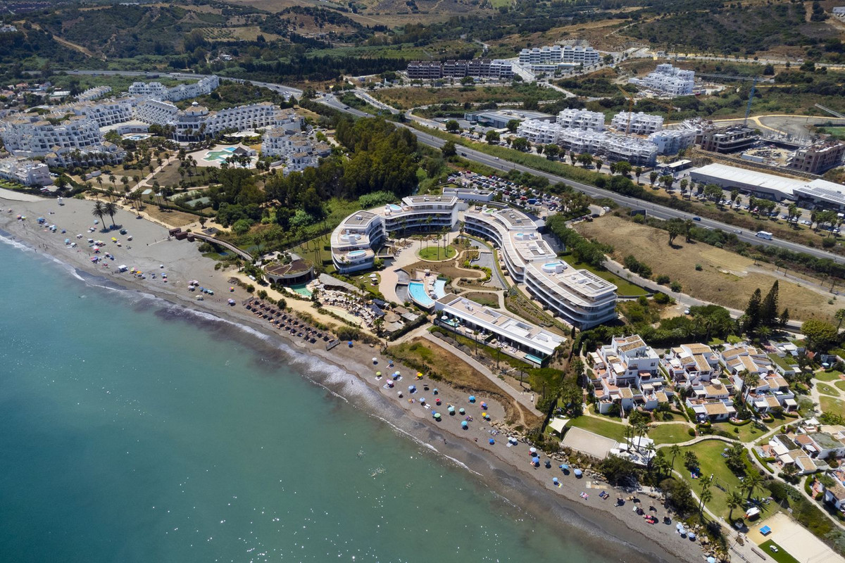 4 Bedroom Apartment in Estepona - Photo 44