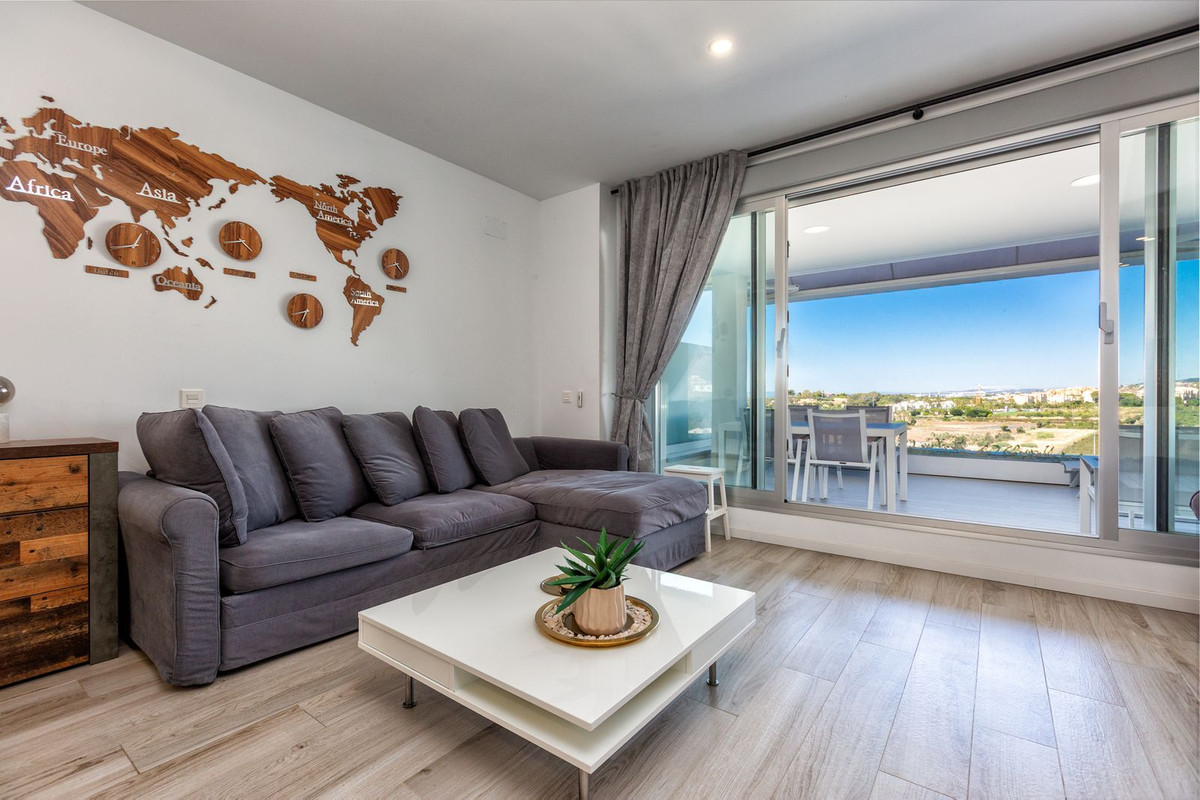2 Bedroom Apartment in Estepona - Photo 7