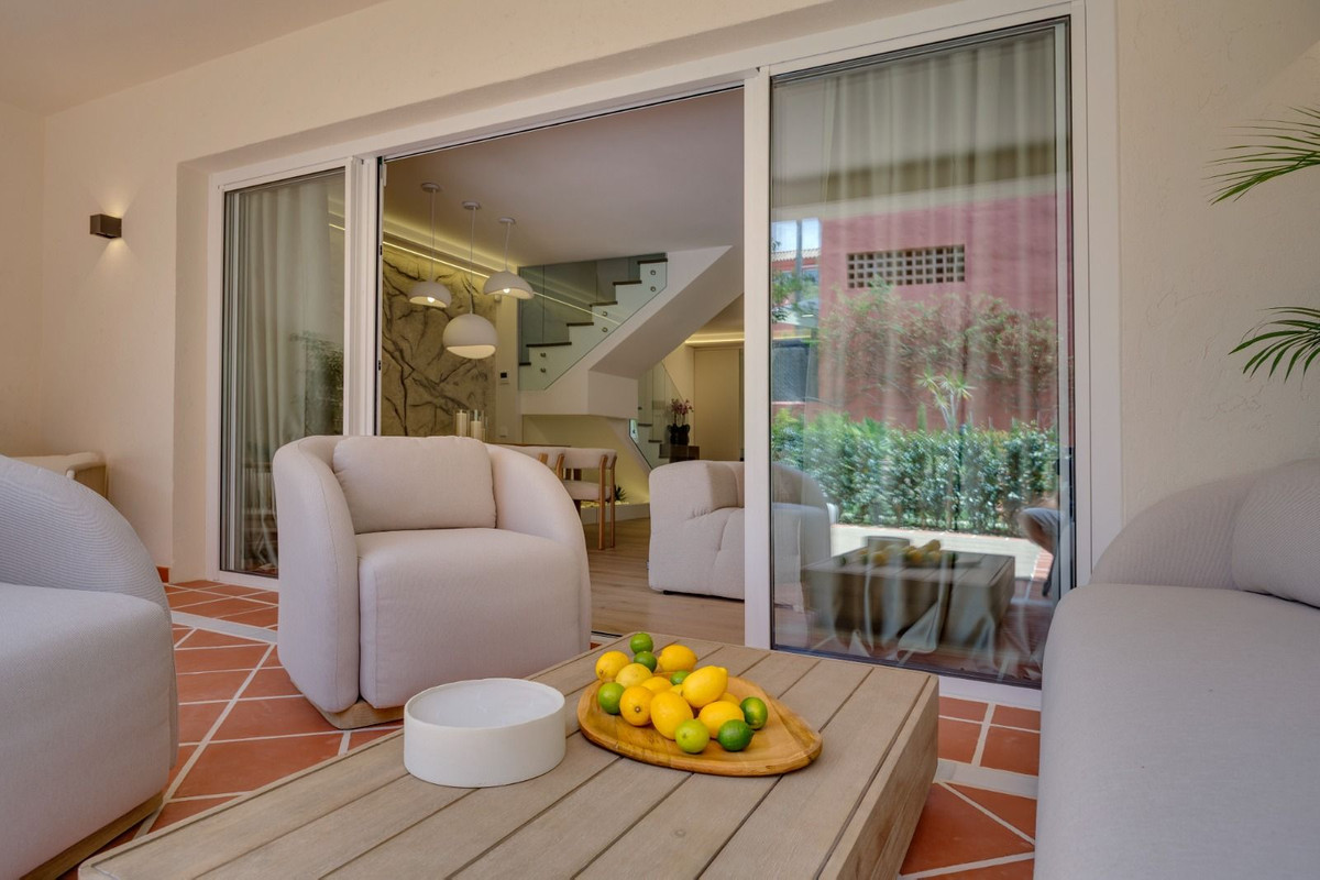 3 Bedroom Townhouse in Marbella - Photo 8