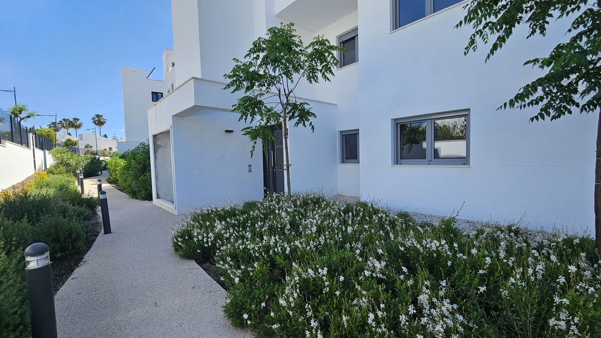 2 Bedroom Apartment in Estepona - Photo 48