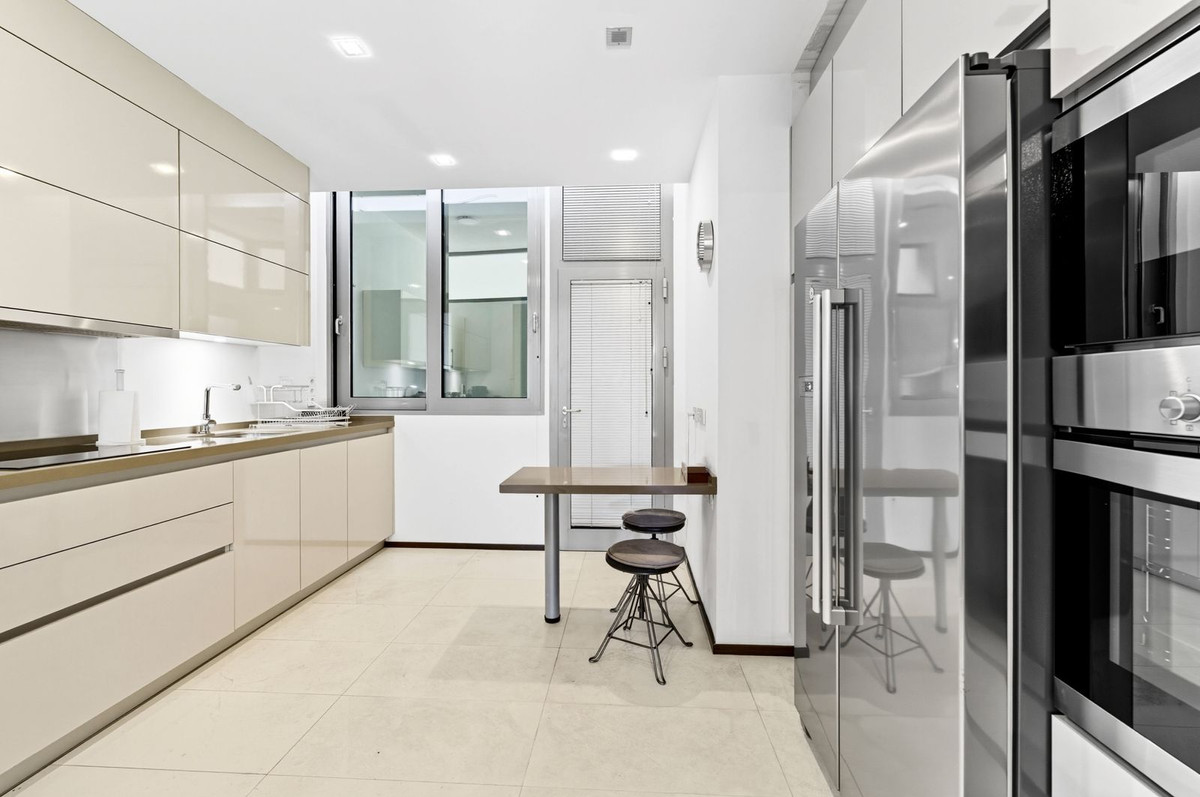 2 Bedroom Villa in Marbella - Photo 14