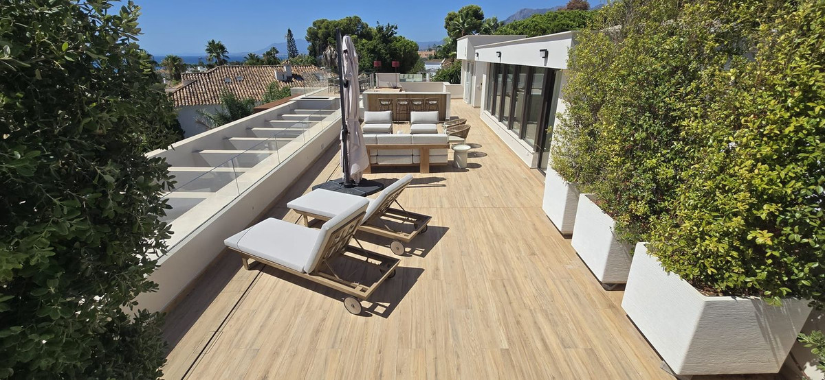 5 Bedroom Villa in Marbella - Photo 5