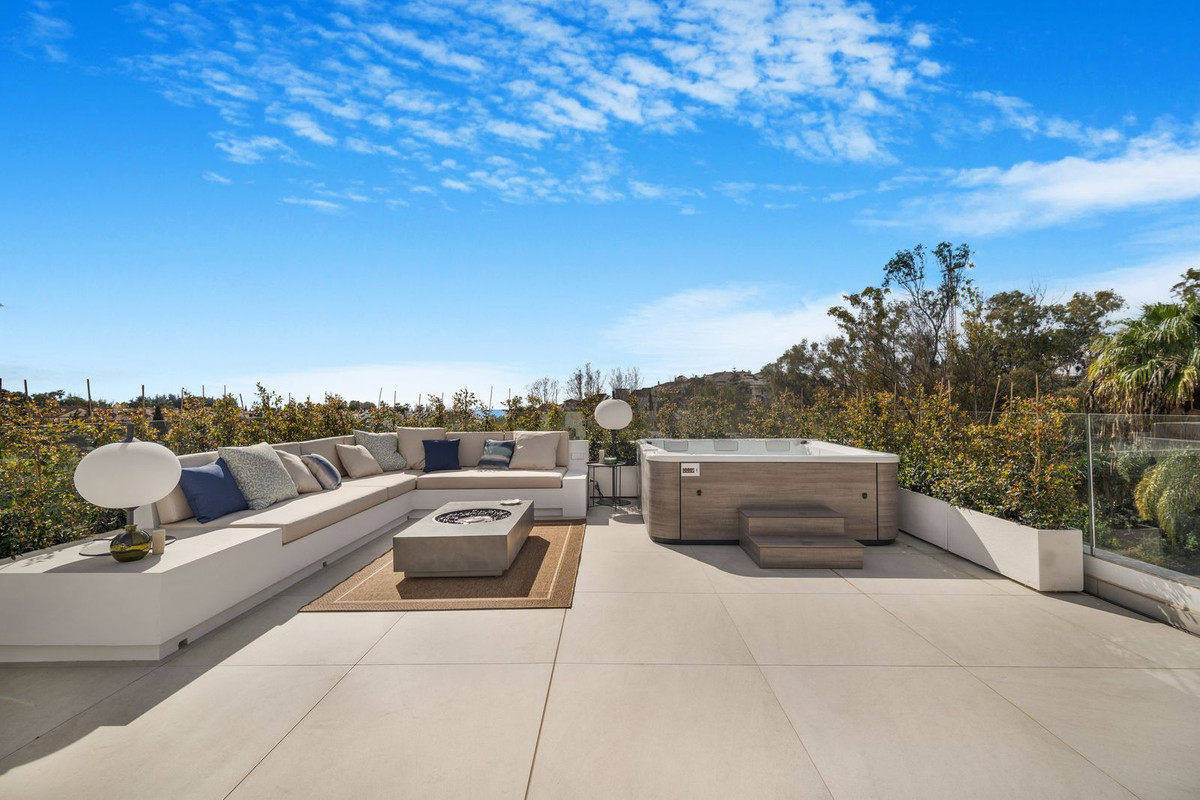 6 Bedroom Villa in Marbella - Photo 67